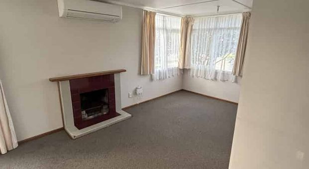 Spacious & Central Family Home - Photo 1