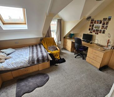 5 Bed - 10 Walmsley Road, Hyde Park, Leeds - LS6 1NG - Student - Photo 2