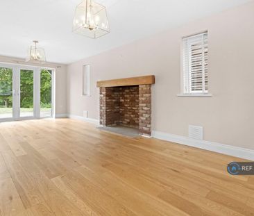 5 bedroom detached house to rent - Photo 1