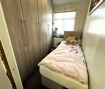4 bedroom semi-detached house to rent - Photo 3