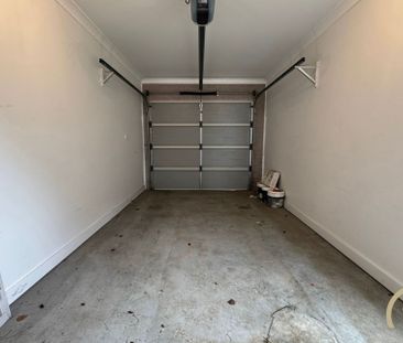 Modern 3 Bedroom Family Home&excl; - Photo 4