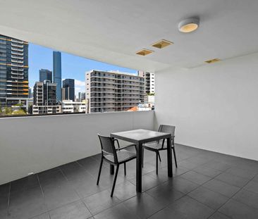 Apartment in the Heart of the City with Pool and Gym! - Photo 1