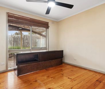 *** 3 Bedroom PLUS Study + 1 Living AND Undercover Entertaining wit... - Photo 4