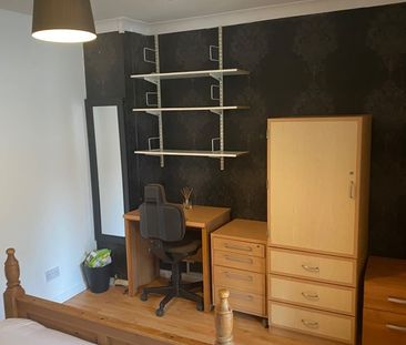 Room in a Shared House, Fountains Close, BN1 - Photo 1