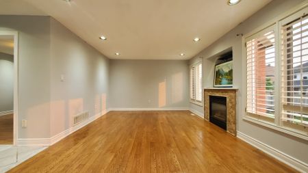 For Lease - 134 Fernforest Drive Unit# Main, Brampton, Ontario - Photo 3