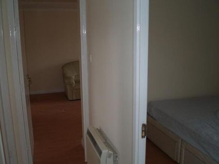 3 bedroom apartment to rent - Photo 2