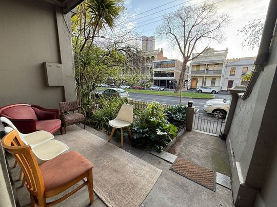 Carlton - Photo 1
