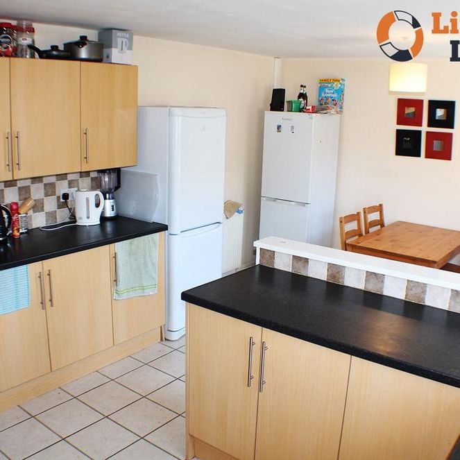 1 bedroom in a house share to rent - Photo 1