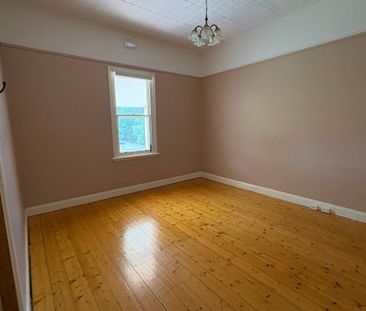 Charming Family Home in Sought-After Leamington! - Photo 5