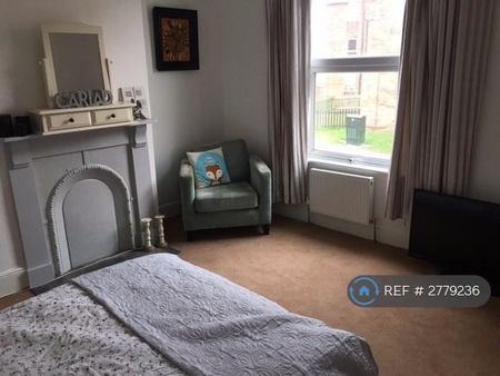 3 bedroom terraced house to rent - Photo 5