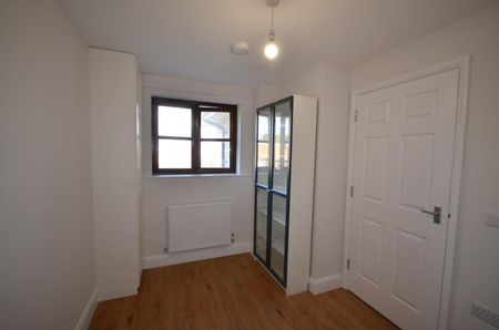 2 bedroom Flat To Let Total Size: 582 SQ FT - Photo 4
