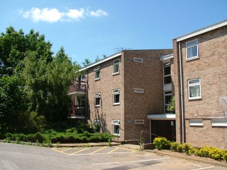 2 bedroom Apartment - CORNERS, WELWYN GARDEN CITY. - Photo 3