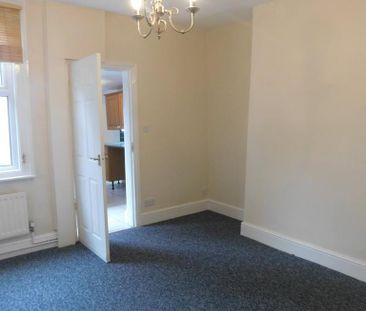 4 bedroom semi-detached house to rent - Photo 2