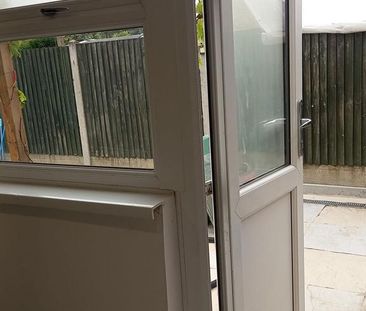 Studio to rent - Photo 6