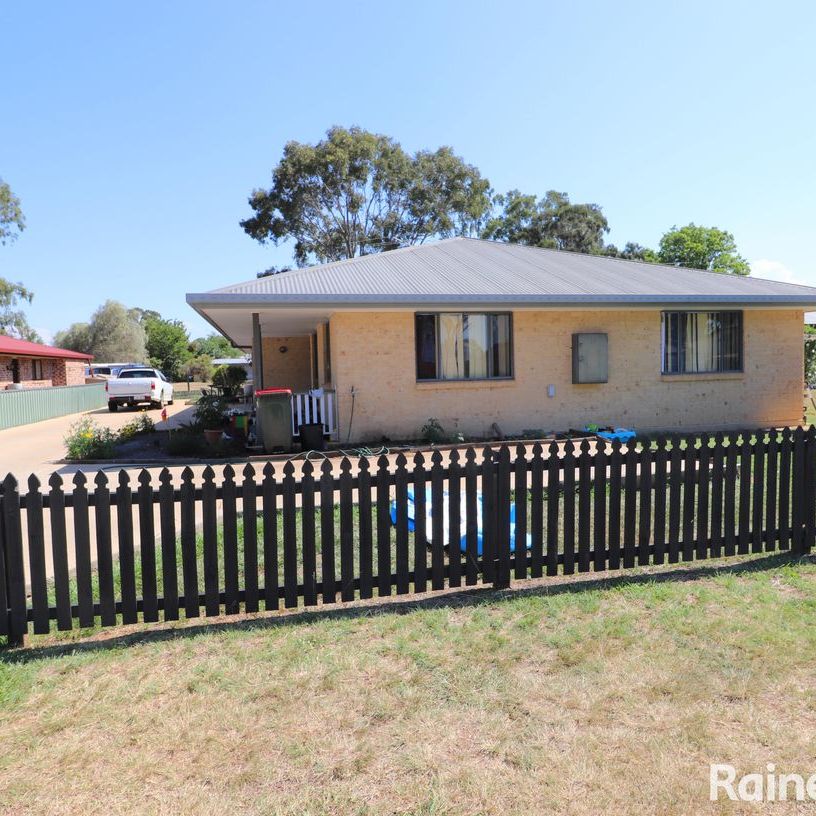 17 Martin Place, Kingaroy, QLD 4610 - Photo 1