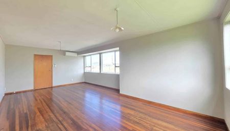 Spacious & Pet-Friendly 4-Bedroom Home - Photo 5