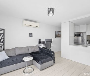 Chic one bedroom apartment with bay views in prime location - Photo 3