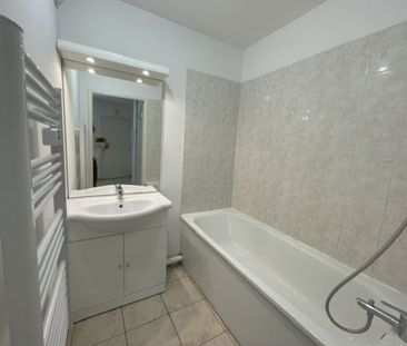 BEL APPARTEMENT EN RESIDENCE SECURISEE AVEC BALCON ET PARKING - Photo 6