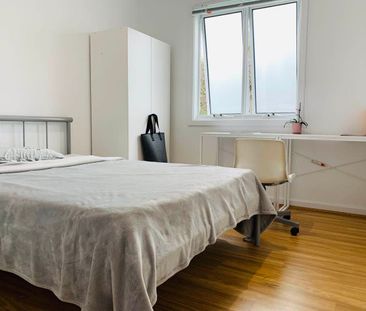 Two Deakin Rooming House - Newly renovated rooming house, furnished... - Photo 3