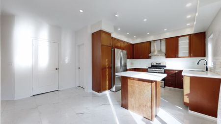 For Lease - 4274 Vivaldi Road, Burlington, Ontario - Photo 2