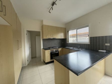 Convenient light filled and spacious home - Photo 4