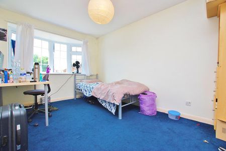 4 bedroom semi-detached house to rent - Photo 4