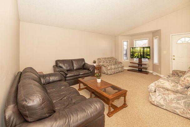 Rent-A-Room in this Roomy 8 Bed Home! Based On Double Occupancy. - Photo 1
