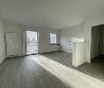 Nette Nachbarn gesucht: individuelle 3-Raum-Wohnung mit schönem Pan... - Foto 1