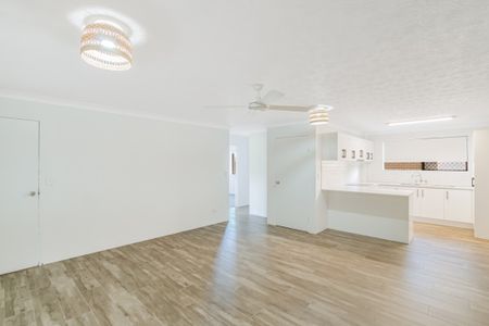 RENOVATED GROUND FLOOR APARTMENT - CLOSE TO KINGSCLIFF BEACH - Photo 2