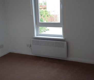 1 bedroom semi-detached house to rent - Photo 4
