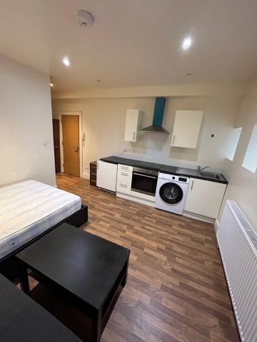 Studio Flat, Church Road, NW4 - Photo 2