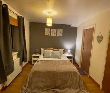 Newly Refurbished Double Room **Great Local Amenities** - Photo 4