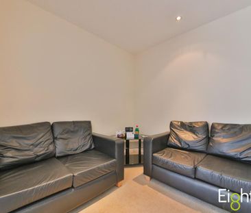 5 bedroom end of terrace house to rent - Photo 1