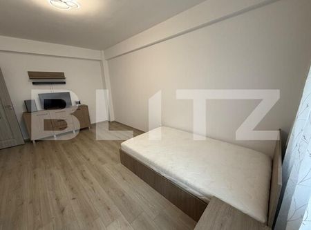 Apartament 1 camera, decomandat, parcare, zona Terra - Fotografie 3