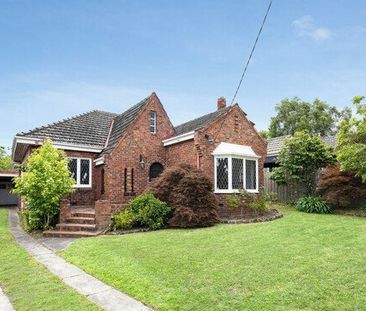 LARGE THREE BEDROOM PROPERTY - Photo 1