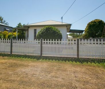 Charming Two Bedroom Home Available In Great Location! - Photo 4