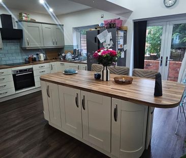 5 Bed - 21 Ash Crescent, Headingley, Leeds - LS6 3LE - Student - Photo 6