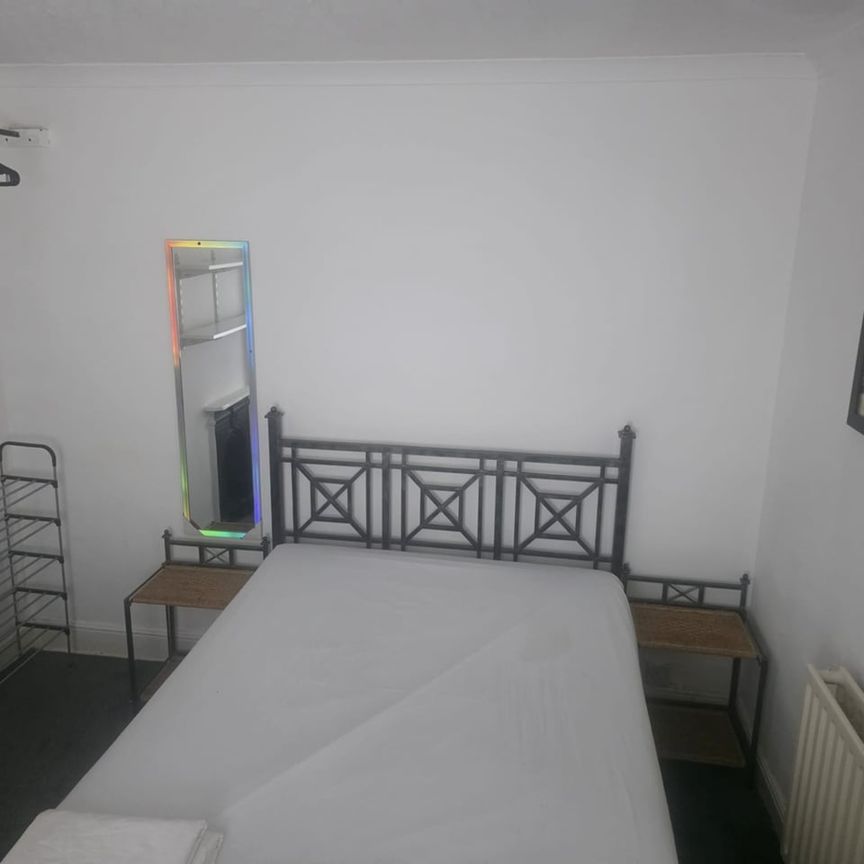 Room in a Shared House, Siddeley Avenue, CV3 - Photo 1