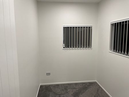 One year old build and standalone house - Photo 3
