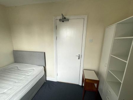 8 bedroom house to rent - Photo 4