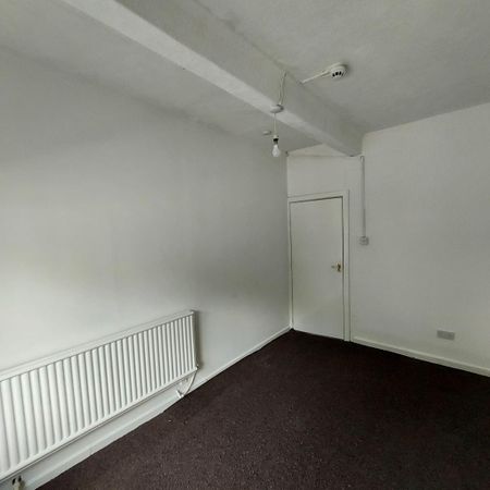1 bedroom in a flat share to rent - Photo 5