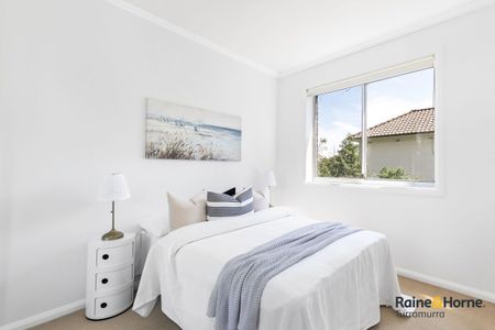 Stunning, Light-Filled Second-Floor Apartment in Prime Turramurra - Photo 2