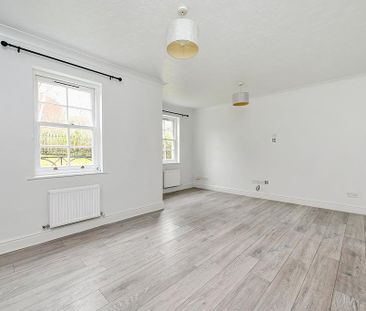 2 bedroom ground floor flat to rent - Photo 1