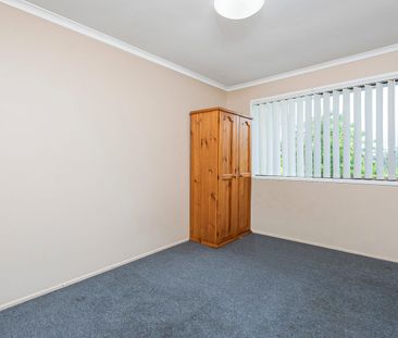 DUAL LIVING! Room for all the family! - Photo 4