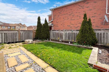 For Lease - 401 Cranston Park Avenue, Vaughan, Ontario - Photo 4