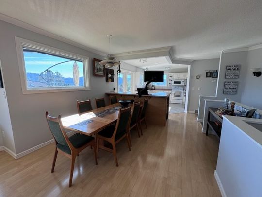 Furnished 3 bedroom upper suite, with views! 1 Year Fixed-term lease until Oct.31, 2025 - Photo 1