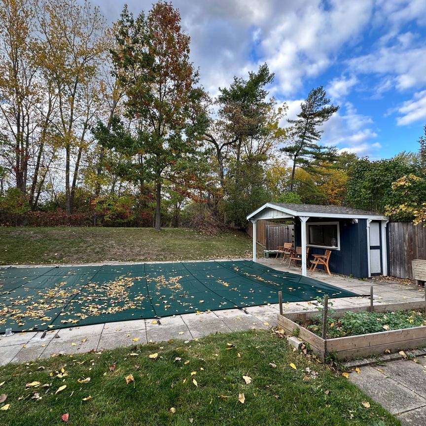 For Lease - 183 Grove Park Drive, Burlington, Ontario - Photo 1