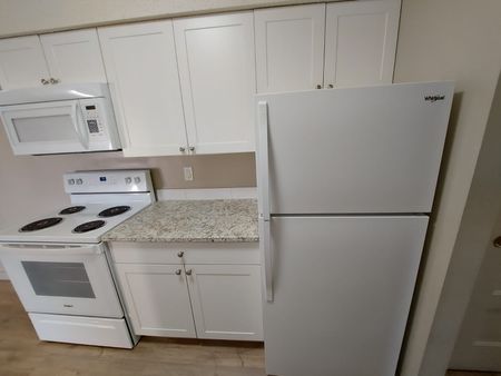 Beautiful 2 Bedroom Unit in Parkvale!! - Photo 4