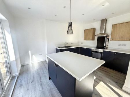3 bedroom semi-detached house to rent - Photo 5