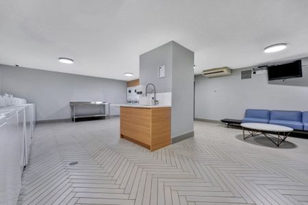 Barclay Towers - Photo 4